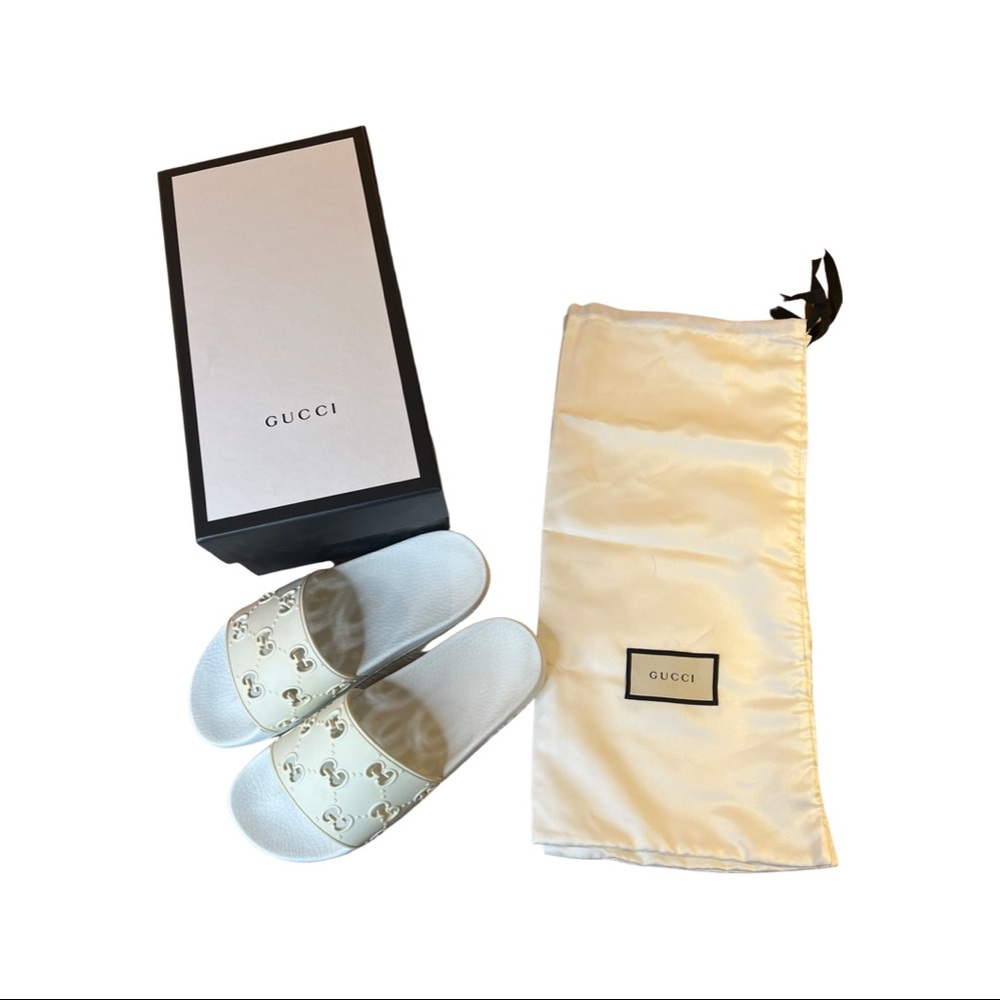 Women's rubber GG slide sandal. Worn a few times.